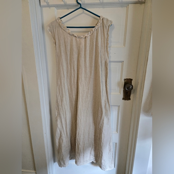 Dazed But Amazed Linen Dress - Picture 2 of 4